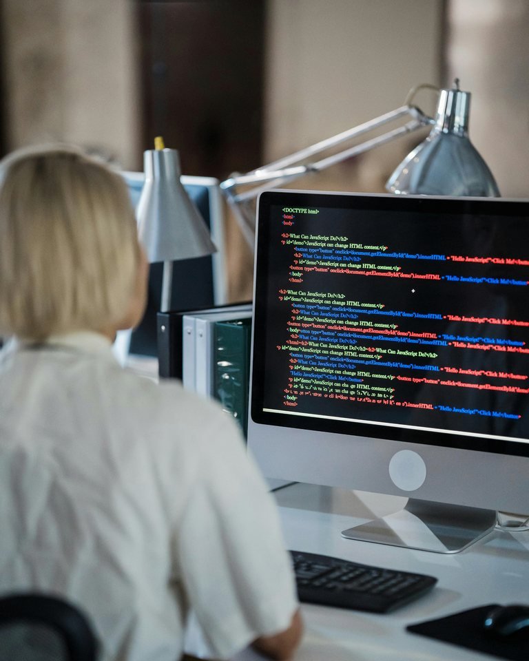 Technical SEO review card for JavaScript rendering and indexation issues.